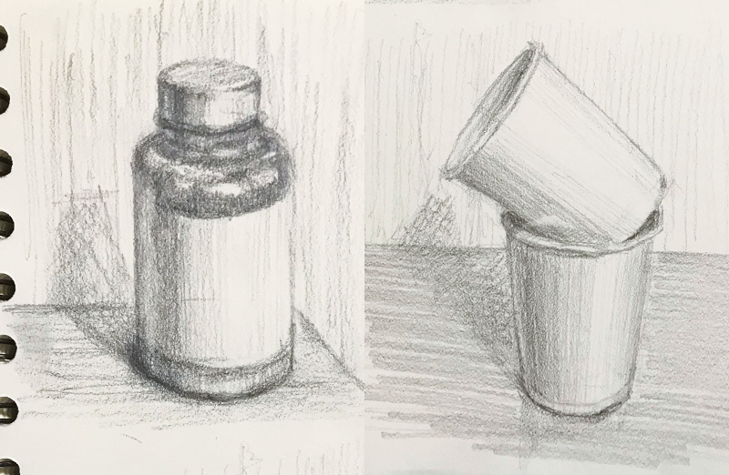 プラスチック容器と紙コップ