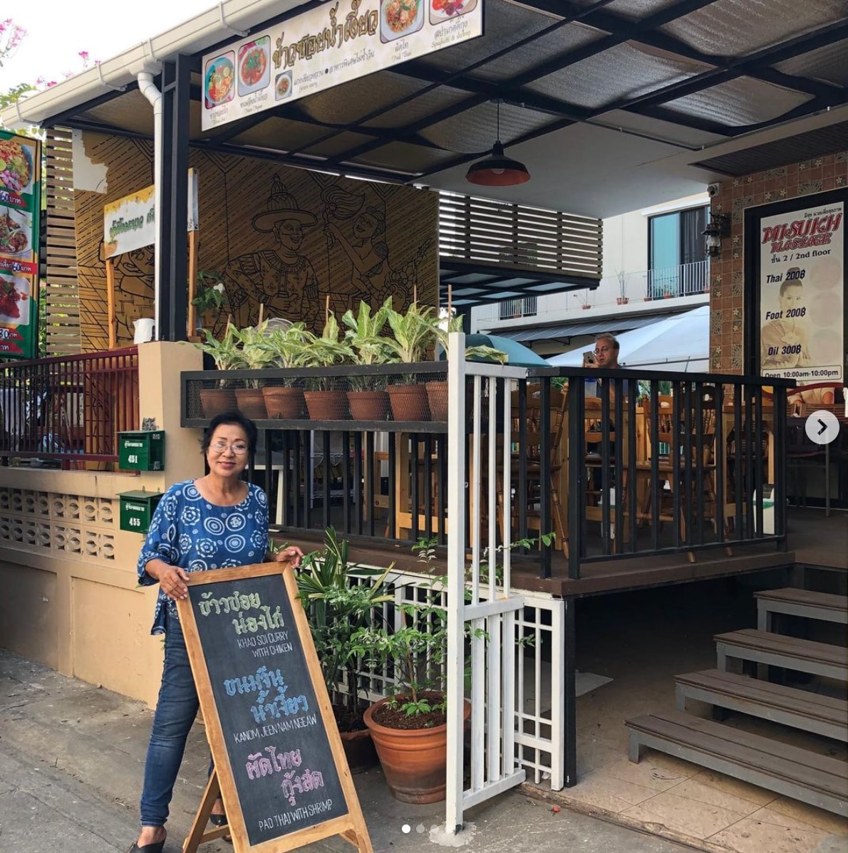 Khao Soi Kitchen スクンビット５０にあるカオソイ屋の手書きチョークボード制作の画面