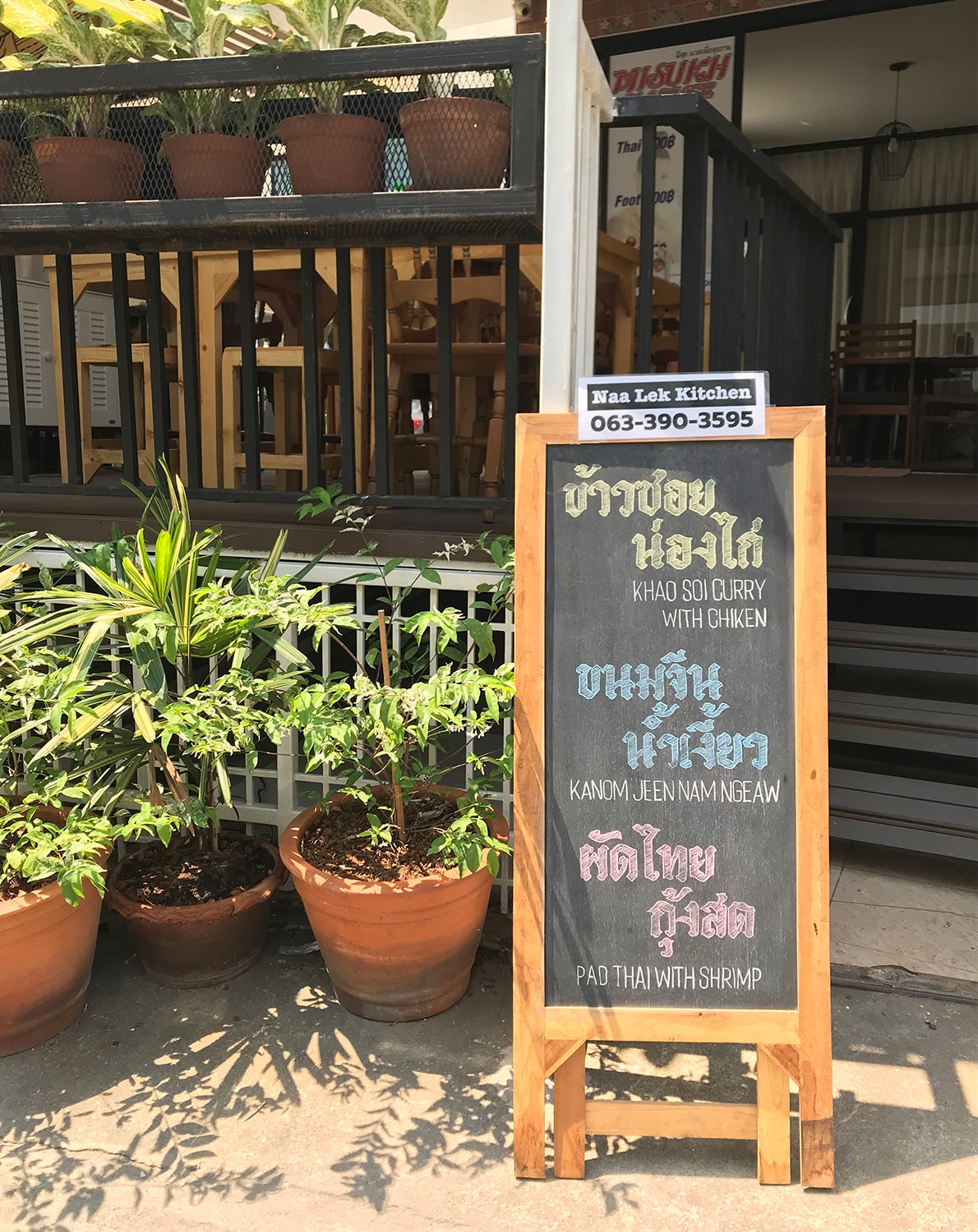 Khao Soi Kitchen スクンビット５０にあるカオソイ屋の手書きチョークボード制作の画面２