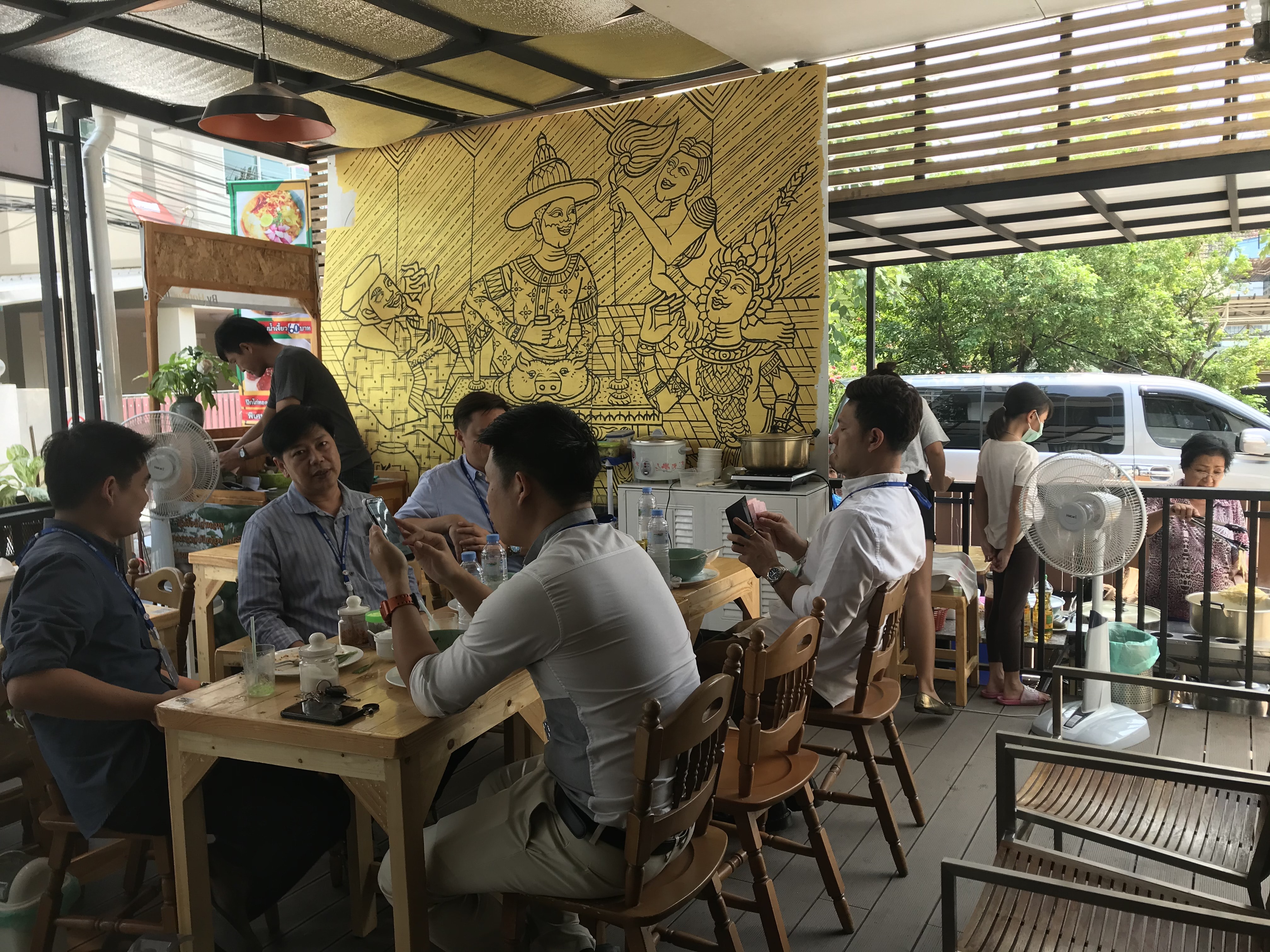 壁画「サヤムの晩餐」 沖縄料理屋の壁画制作の画像１