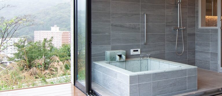 IZUR THE BATH　東京にあるユニットバスや関連製品販売会社のコーポレートウェブサイト制作実績のサムネイル